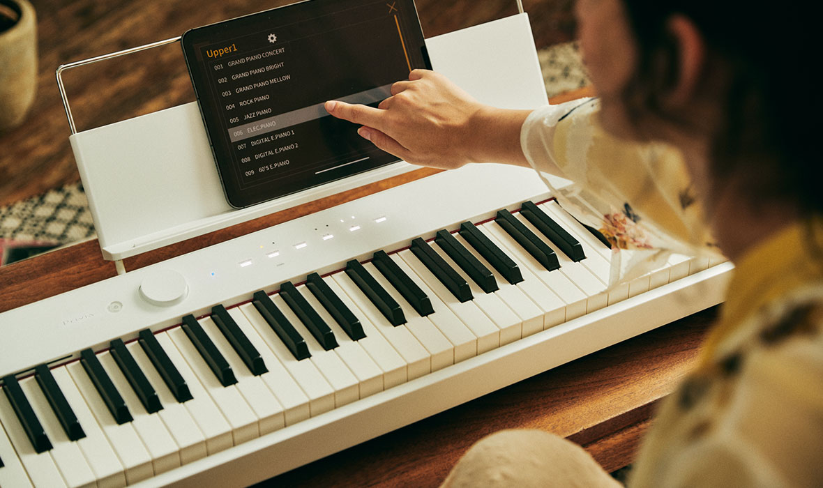 Casio PX-S110 Weiss beim Spielen